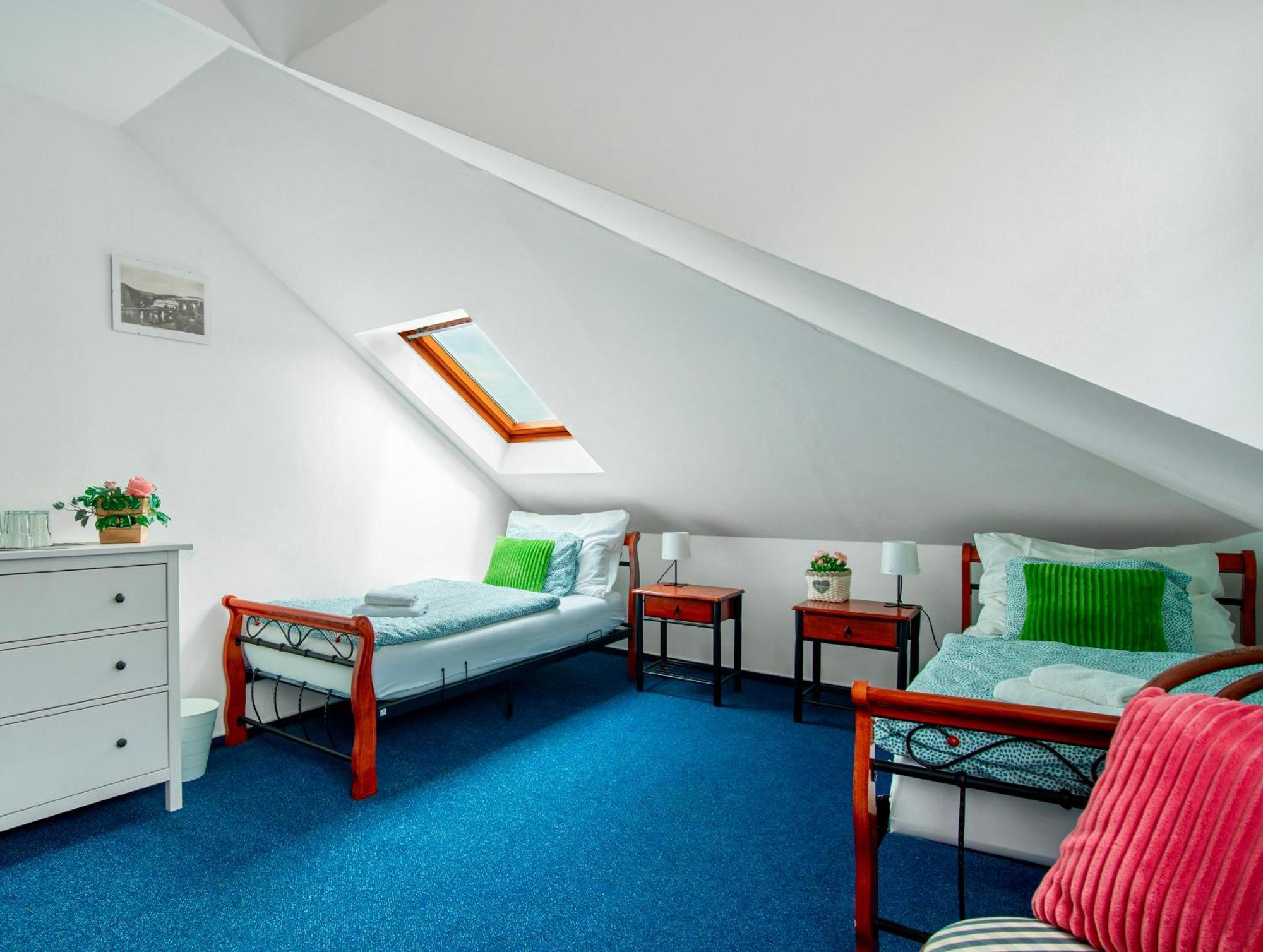 Hotel Ostende Chocerady Extérieur photo