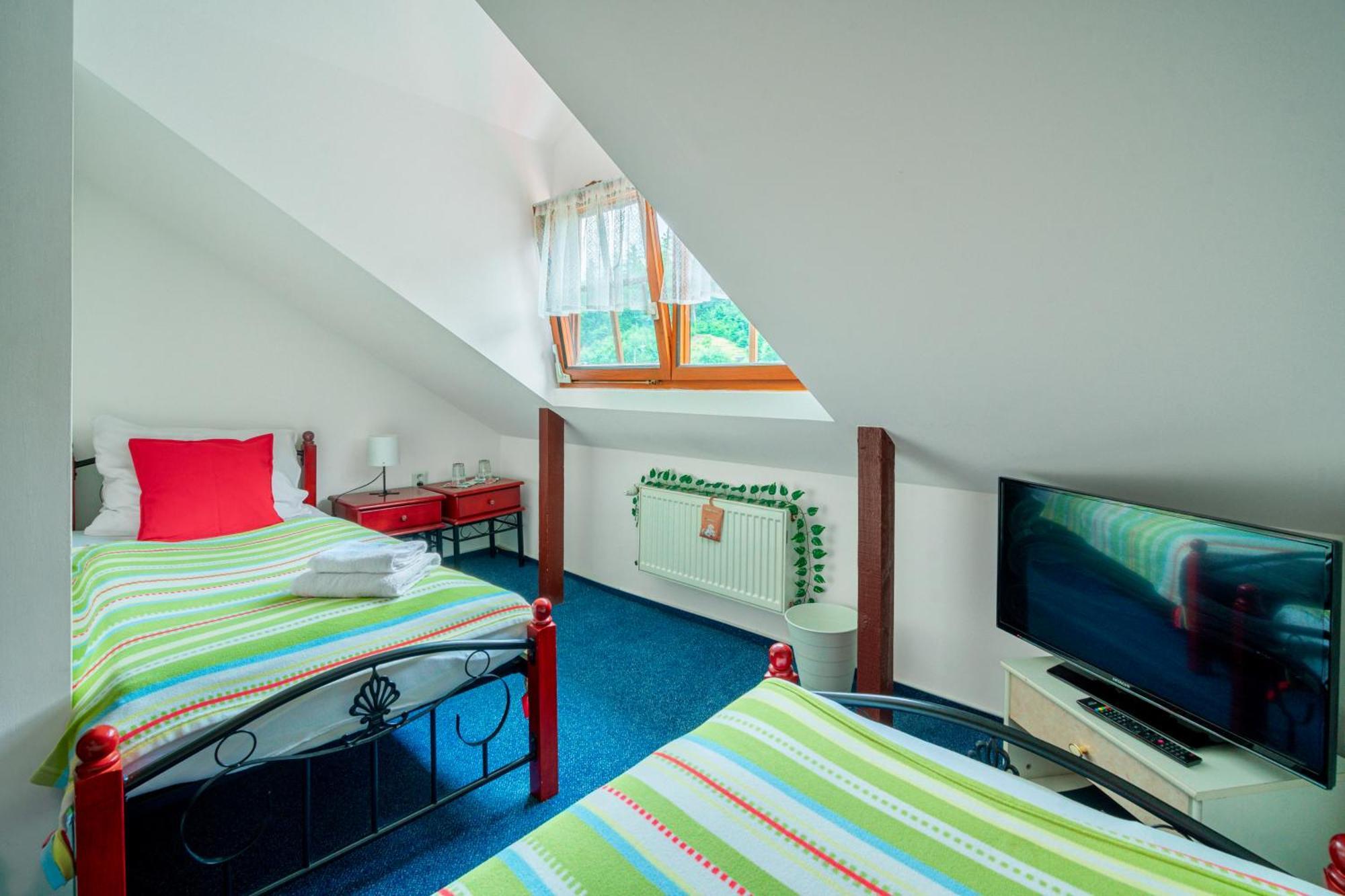 Hotel Ostende Chocerady Extérieur photo