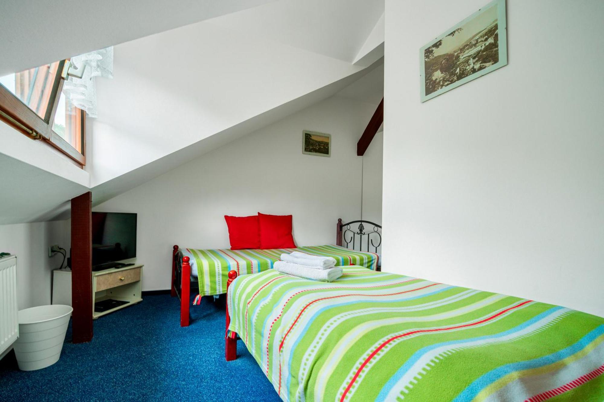 Hotel Ostende Chocerady Extérieur photo