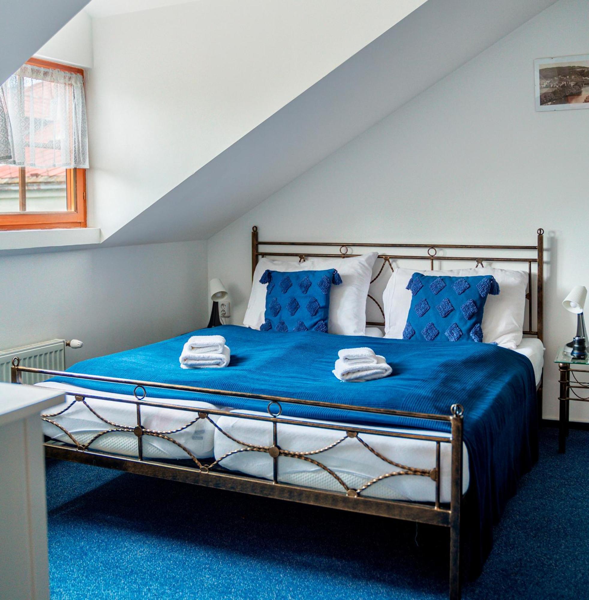 Hotel Ostende Chocerady Extérieur photo