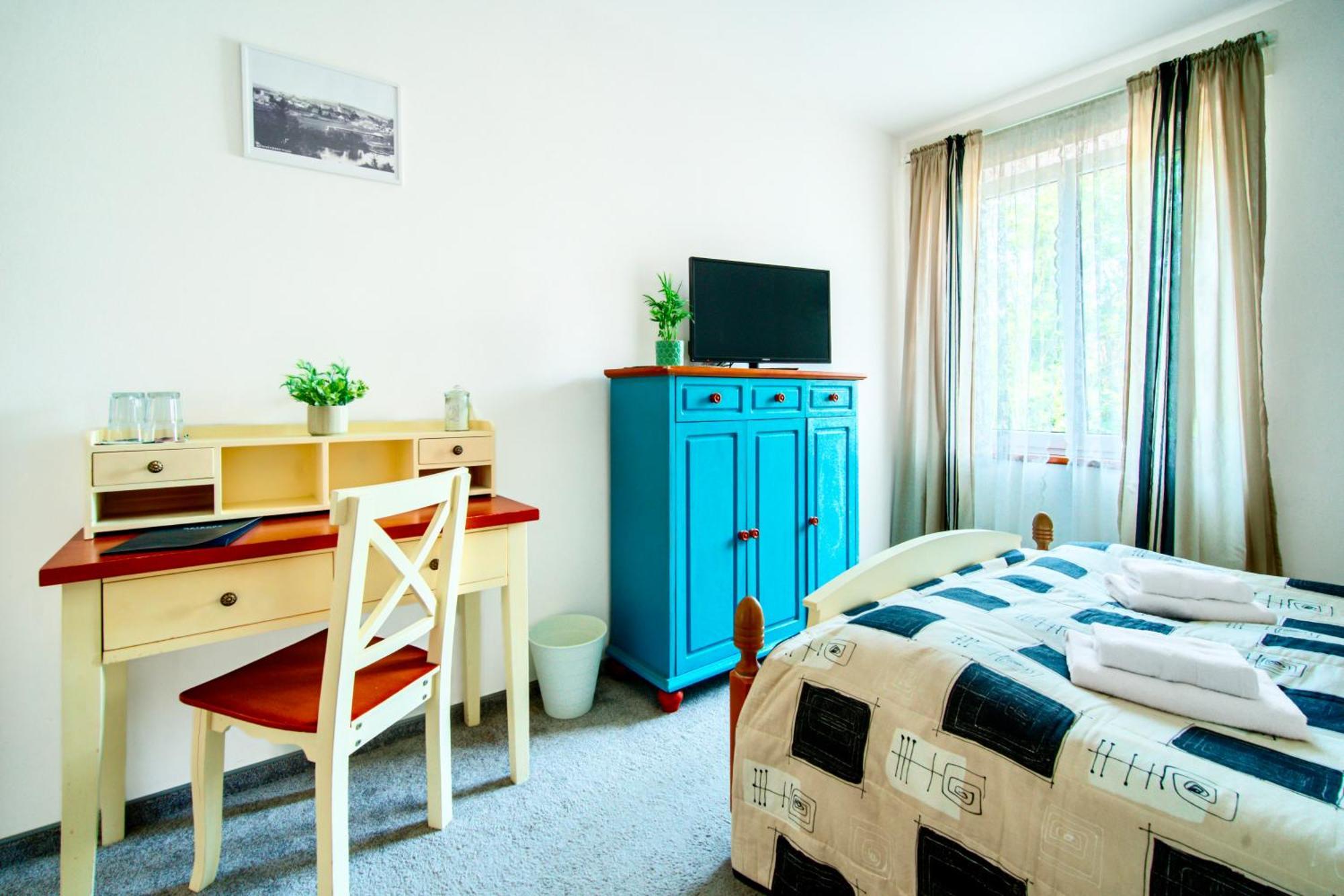 Hotel Ostende Chocerady Extérieur photo