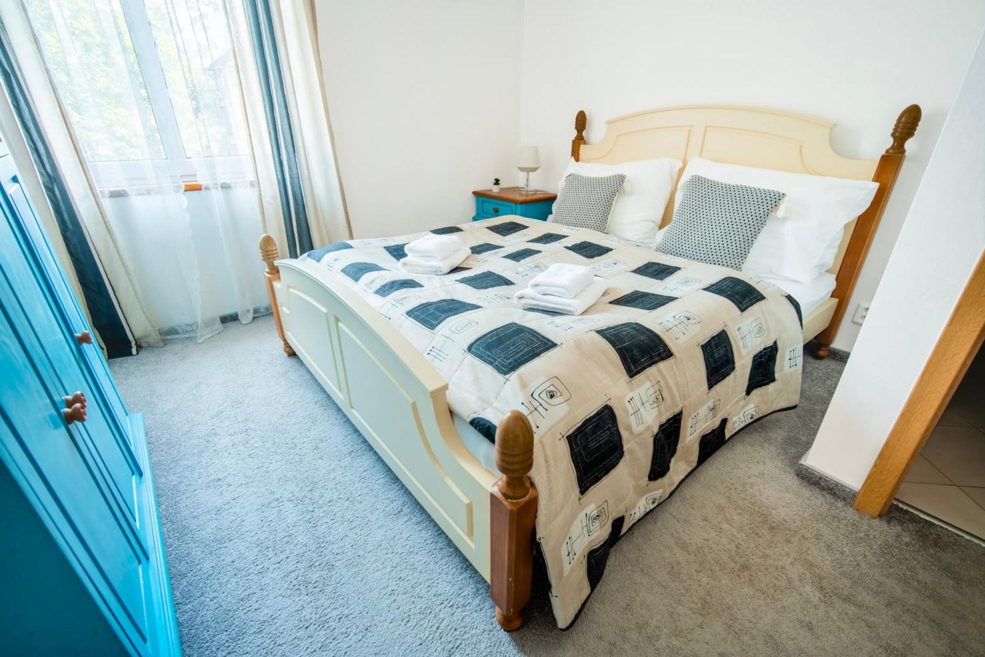 Hotel Ostende Chocerady Extérieur photo